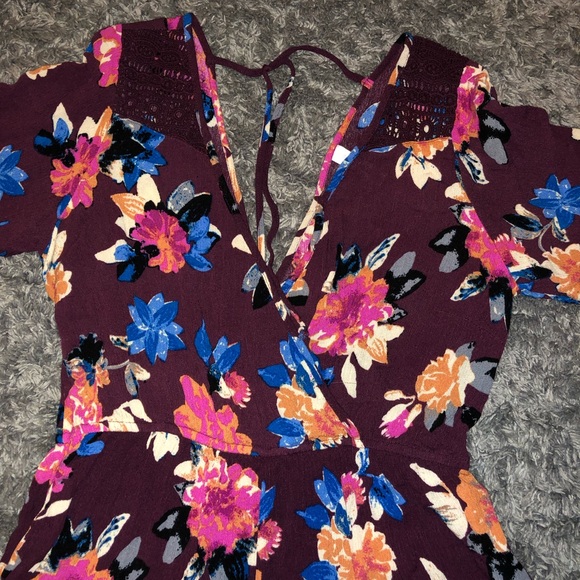 Flowery Romper - Picture 2 of 8